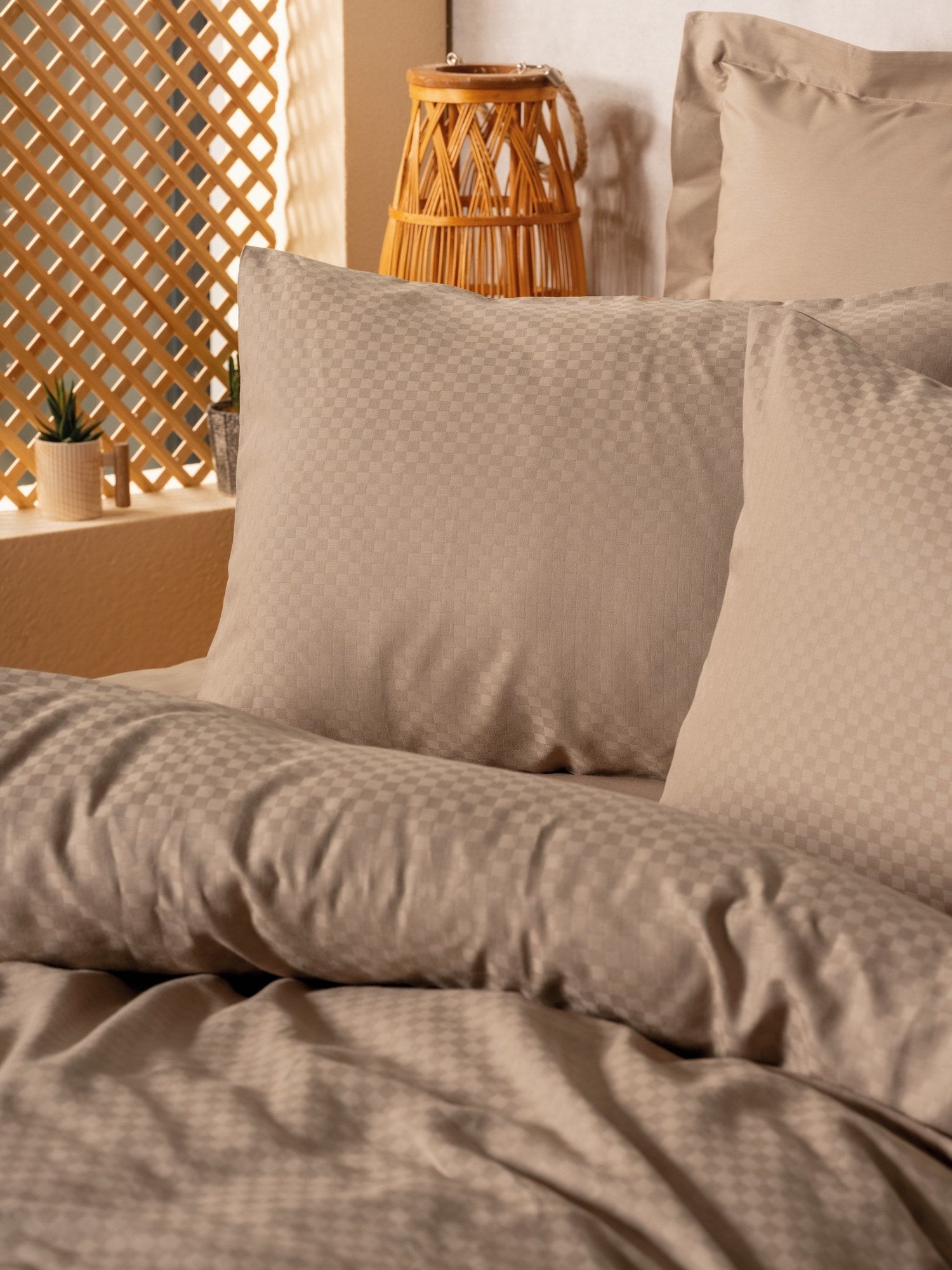 Luxuriöses Taupe Ranforce Baumwoll-Bettwäsche-Set für Komfort und Stil