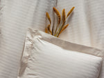 Lade das Bild in den Galerie-Viewer, Edles Beige Satin Bettwäsche-Set: Luxuriöser Schlaf in Streifen-Design
