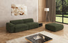 Designer Sofa Calm 3-Sitzer: Modernes Bouclé-Sofa mit Hocker und Beistelltisch