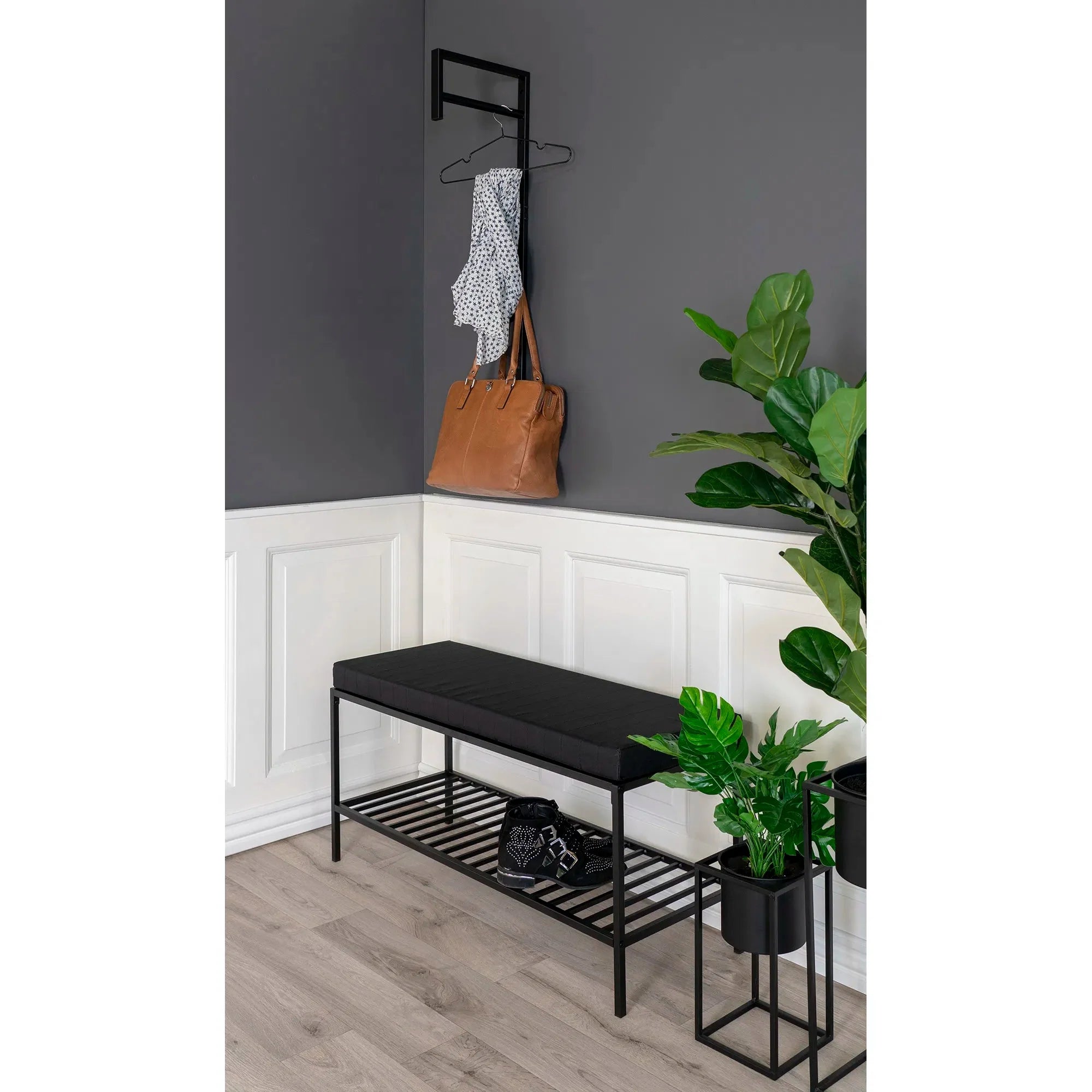 Quarto Design Sitzbank: Komfortable Polsterbank mit robustem Metallgestell für elegantes Wohnen