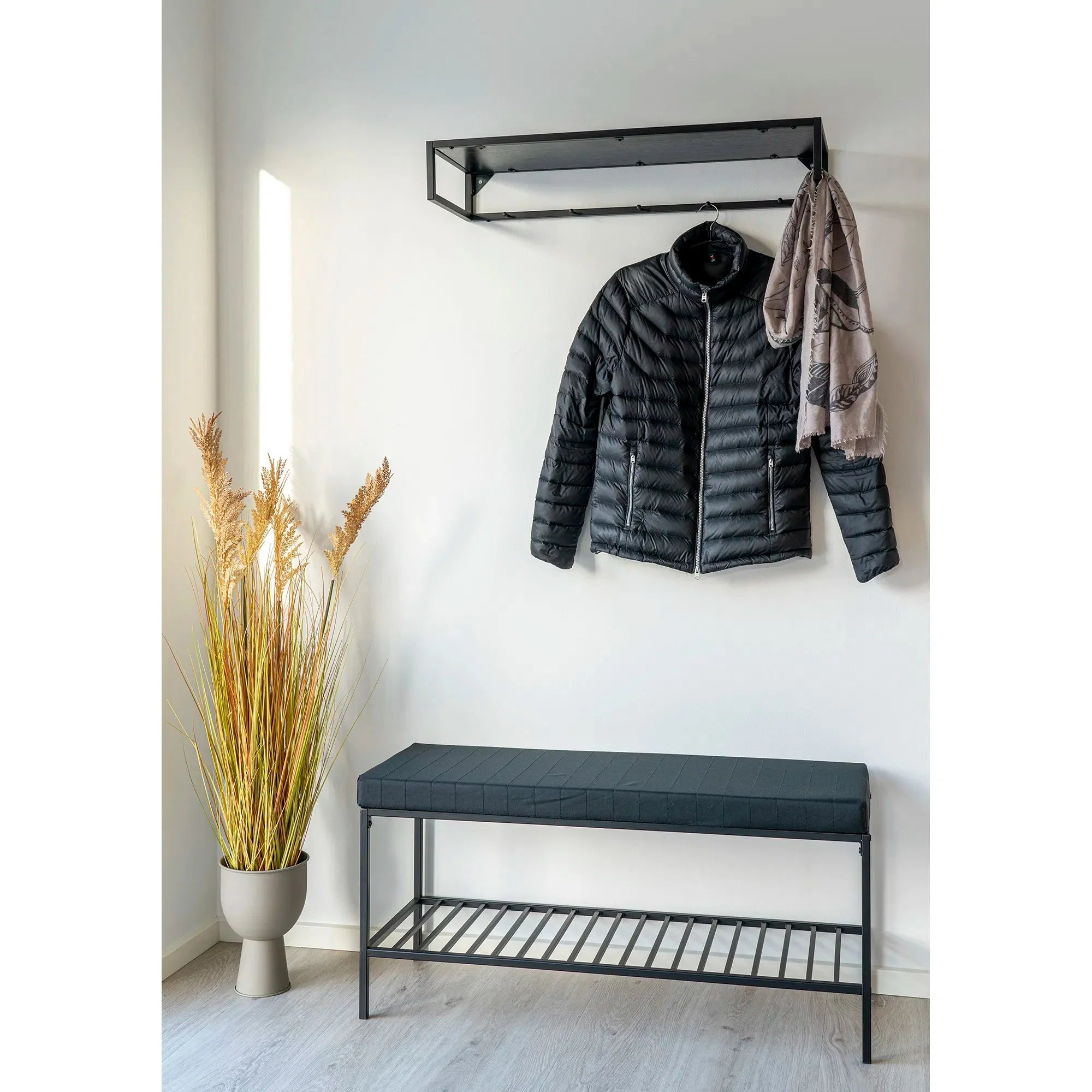 Quarto Design Sitzbank: Komfortable Polsterbank mit robustem Metallgestell für elegantes Wohnen