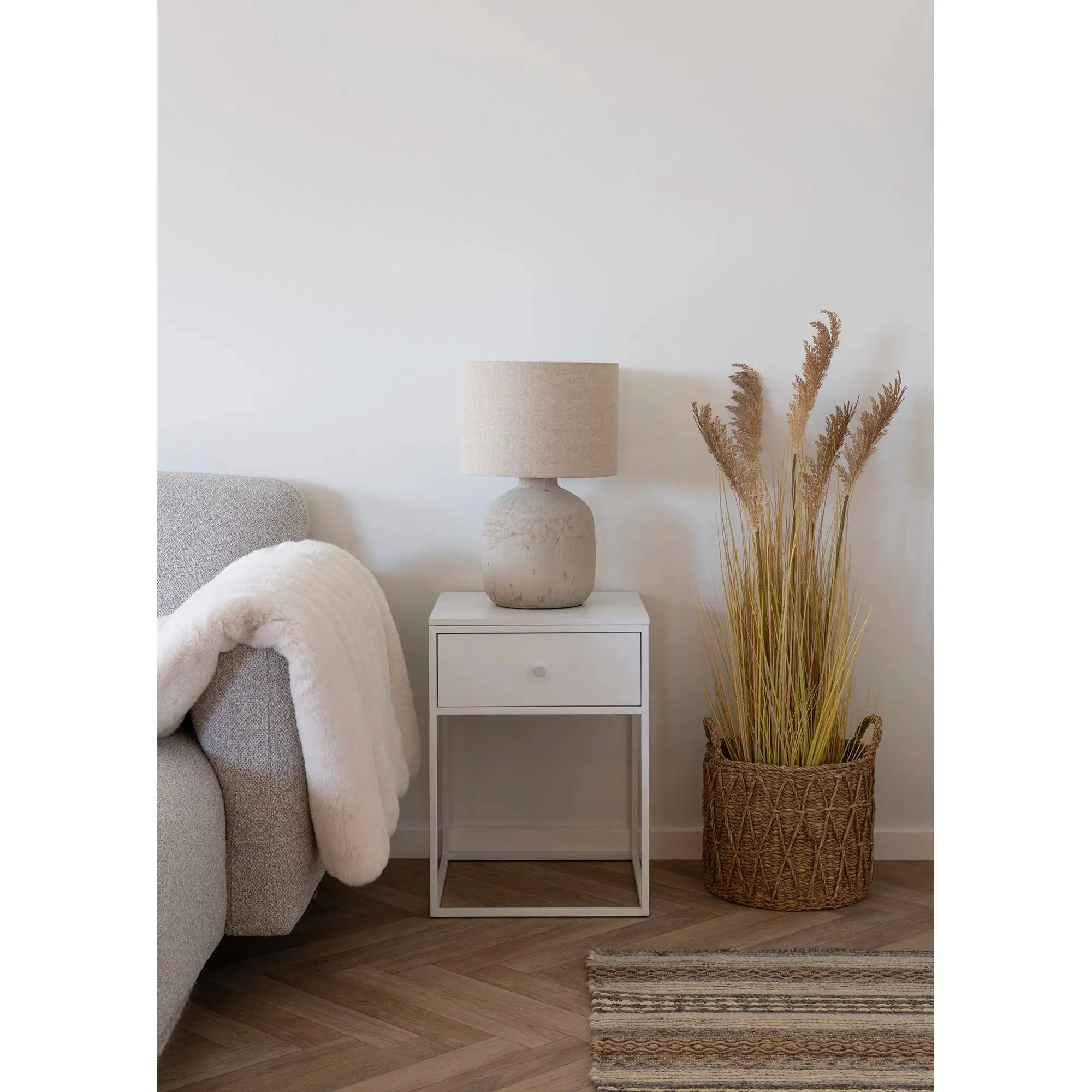 Eleganter Designer Nachttisch Lana: Modernes Schlafzimmer Nachtschränkchen mit Stilvollem Stauraum