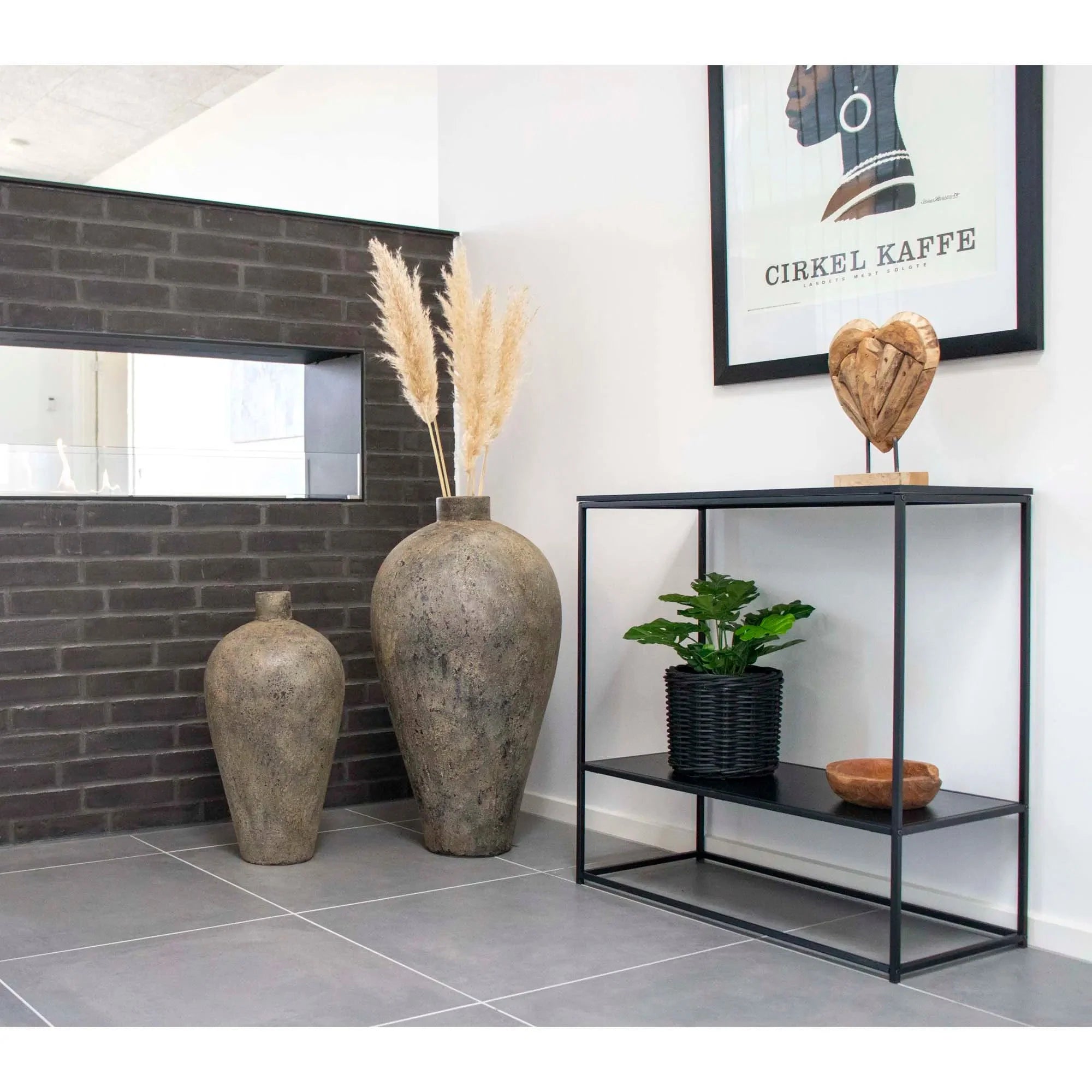Designer Kommode Quarto: Eleganz trifft Funktionalität auf robustem Metallgestell