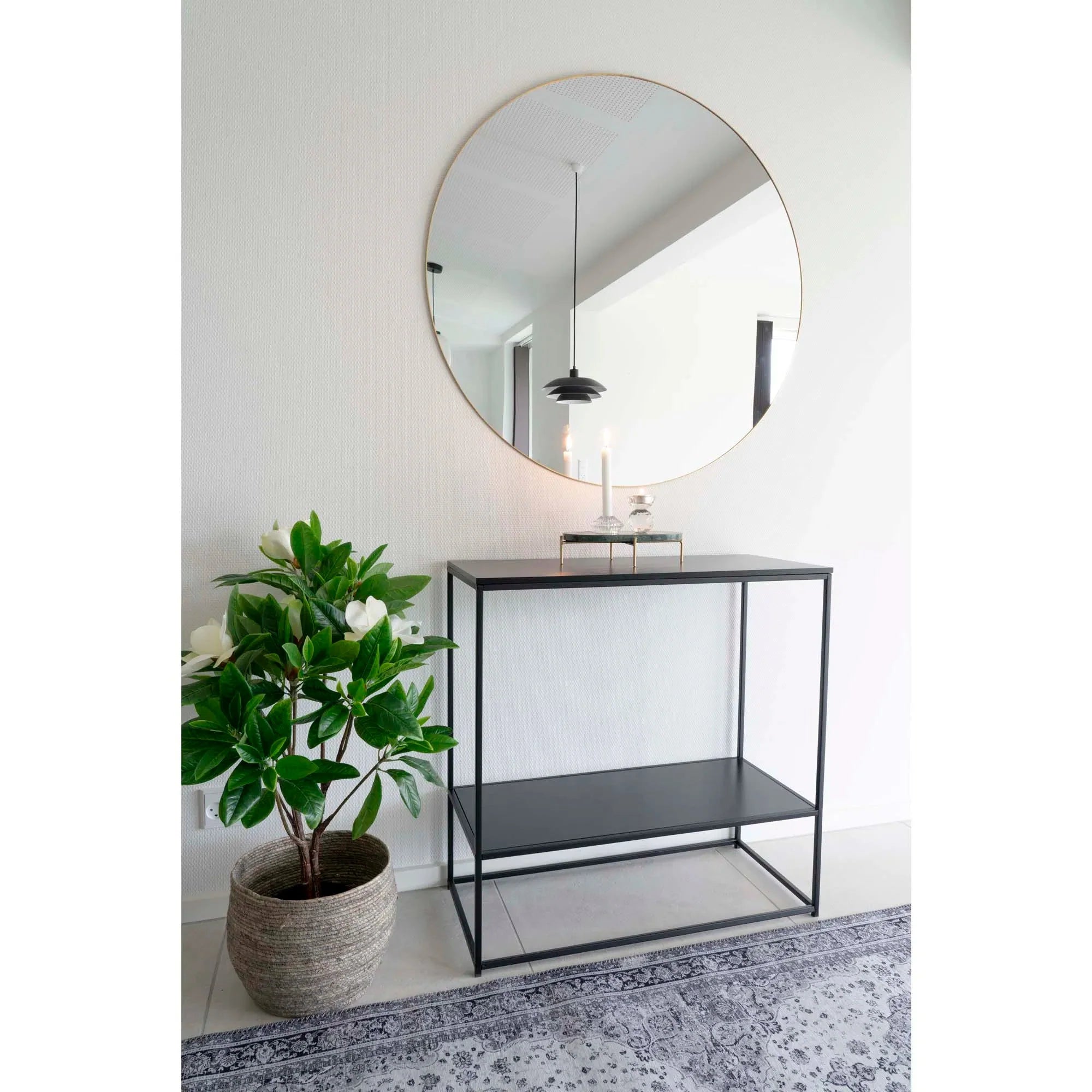 Designer Kommode Quarto: Eleganz trifft Funktionalität auf robustem Metallgestell