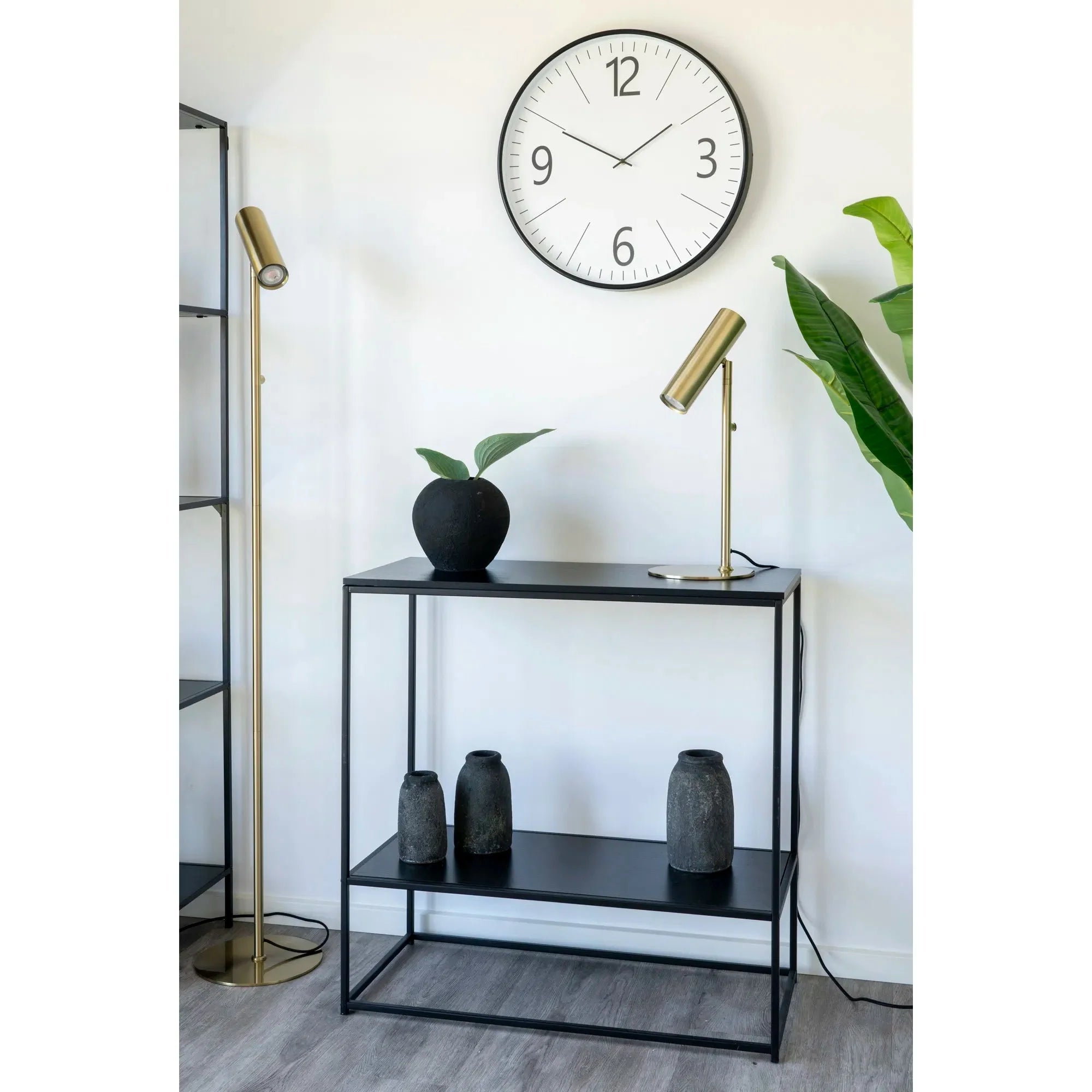 Designer Kommode Quarto: Eleganz trifft Funktionalität auf robustem Metallgestell
