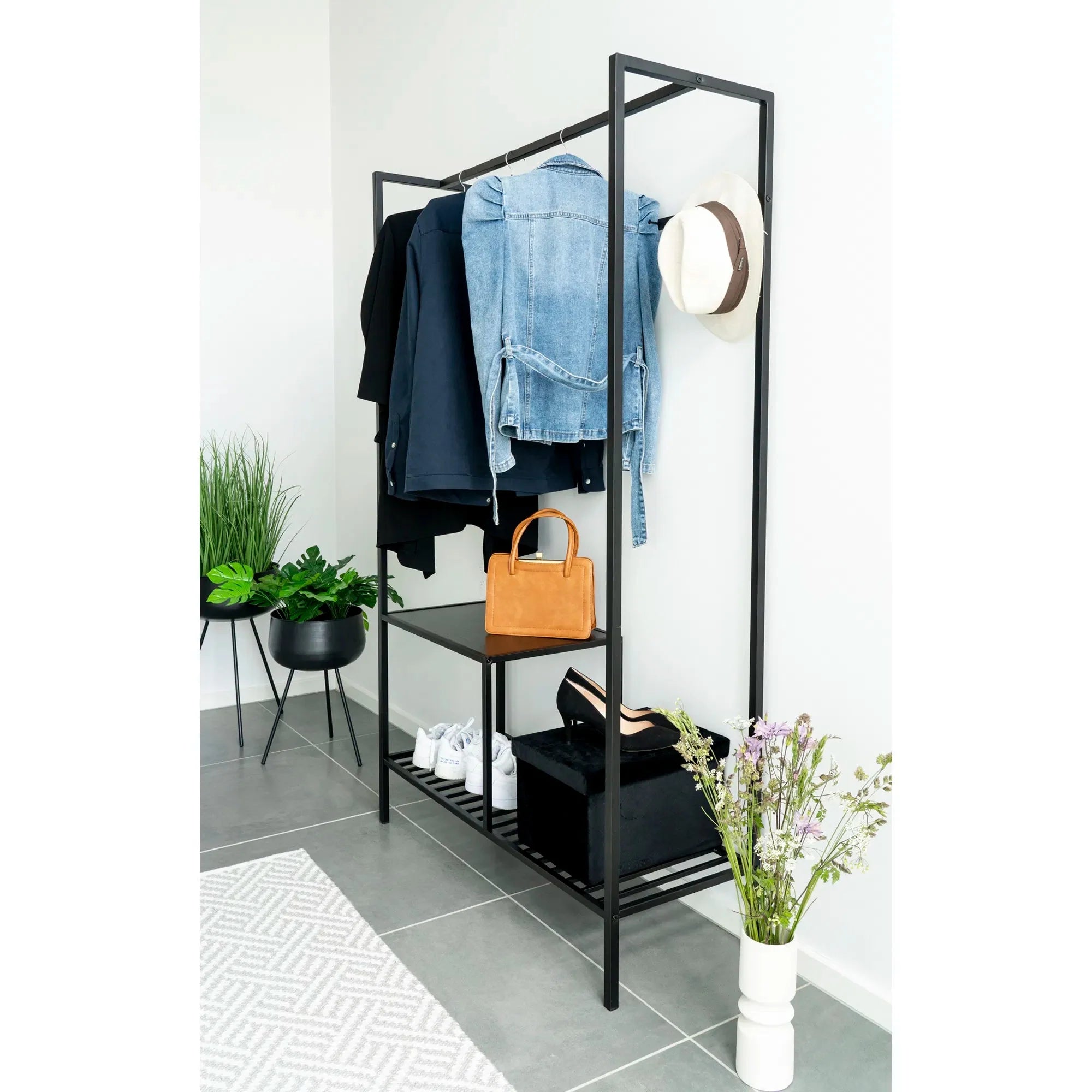 Modernes Designer Metallgestell Garderobe Quarto – Stilvolles Flurregal mit Ablagemöglichkeiten
