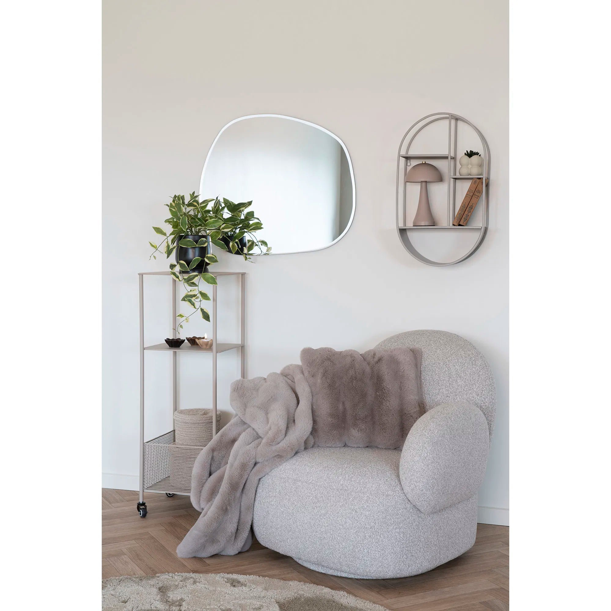 Luxuriöse Flauschige Kunstfell Tagesdecke Grau 130x180 cm für Gemütlichkeit Zuhause