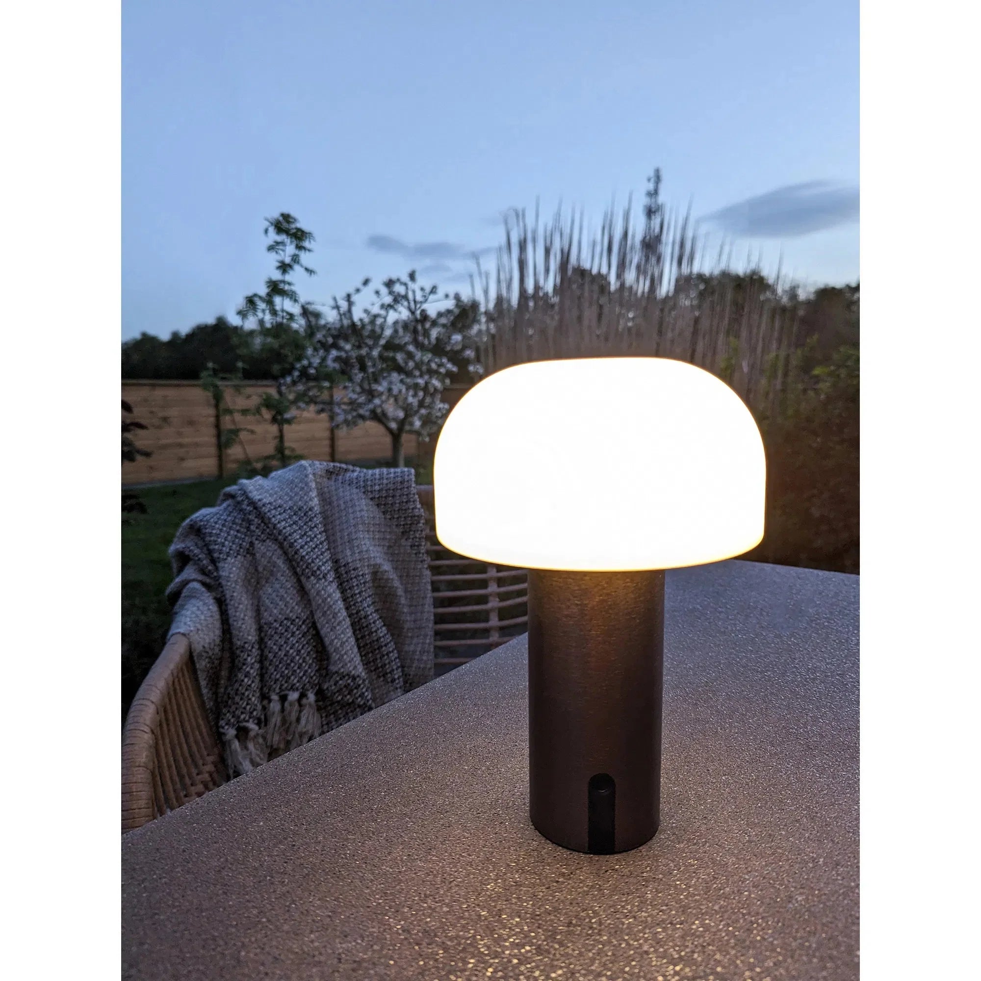 Lumea Moderne Dimmbare LED Tischlampe – Stilvolles Licht für Gemütliche Abende