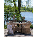 Lade das Bild in den Galerie-Viewer, Larissa Outdoor Esstisch: Rund Ø120cm, Robustes Rattan, Stahl &amp; Glas
