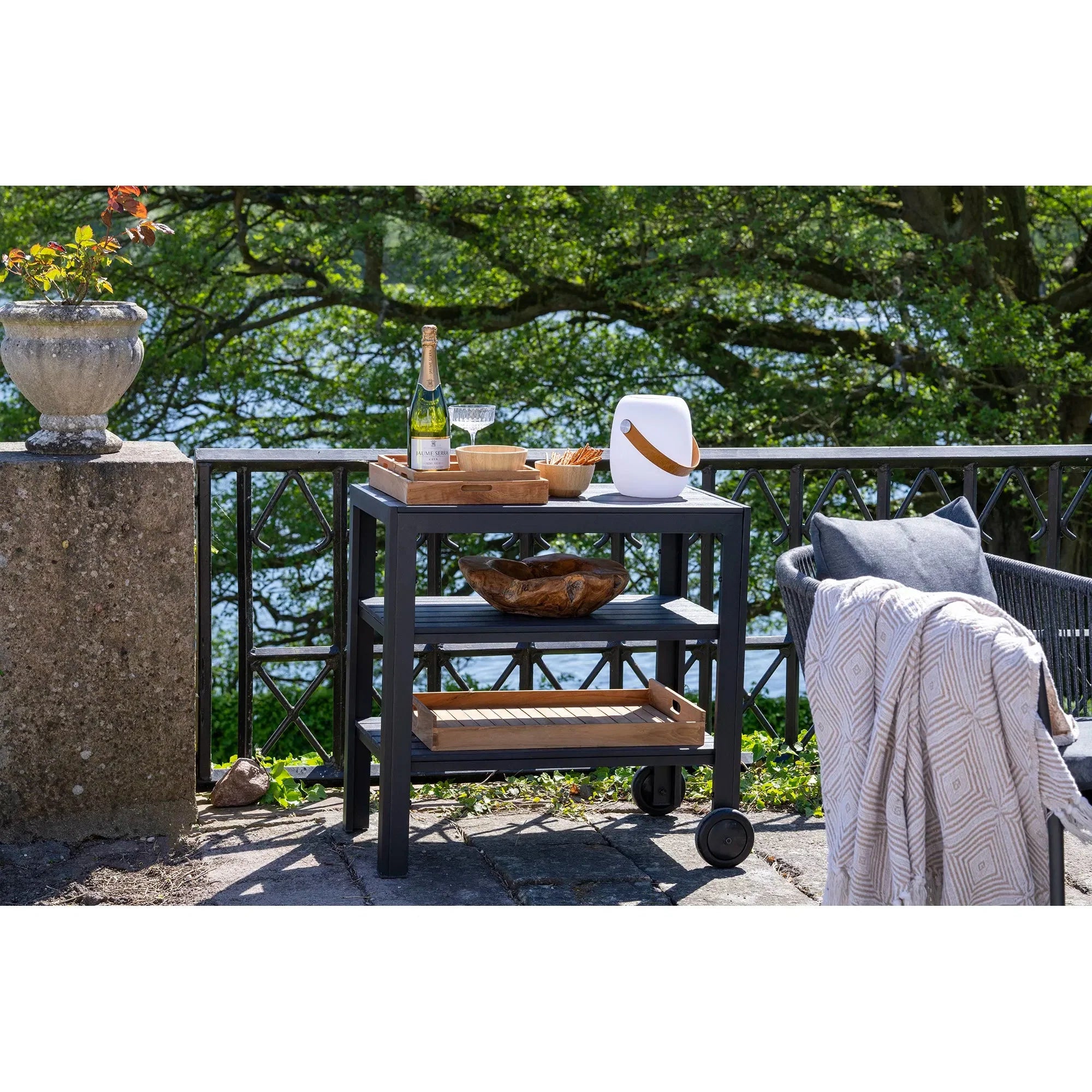 Eleganter Rivano Aluminium Servierwagen für Garten & Terrasse – Rollbar & Wetterfest