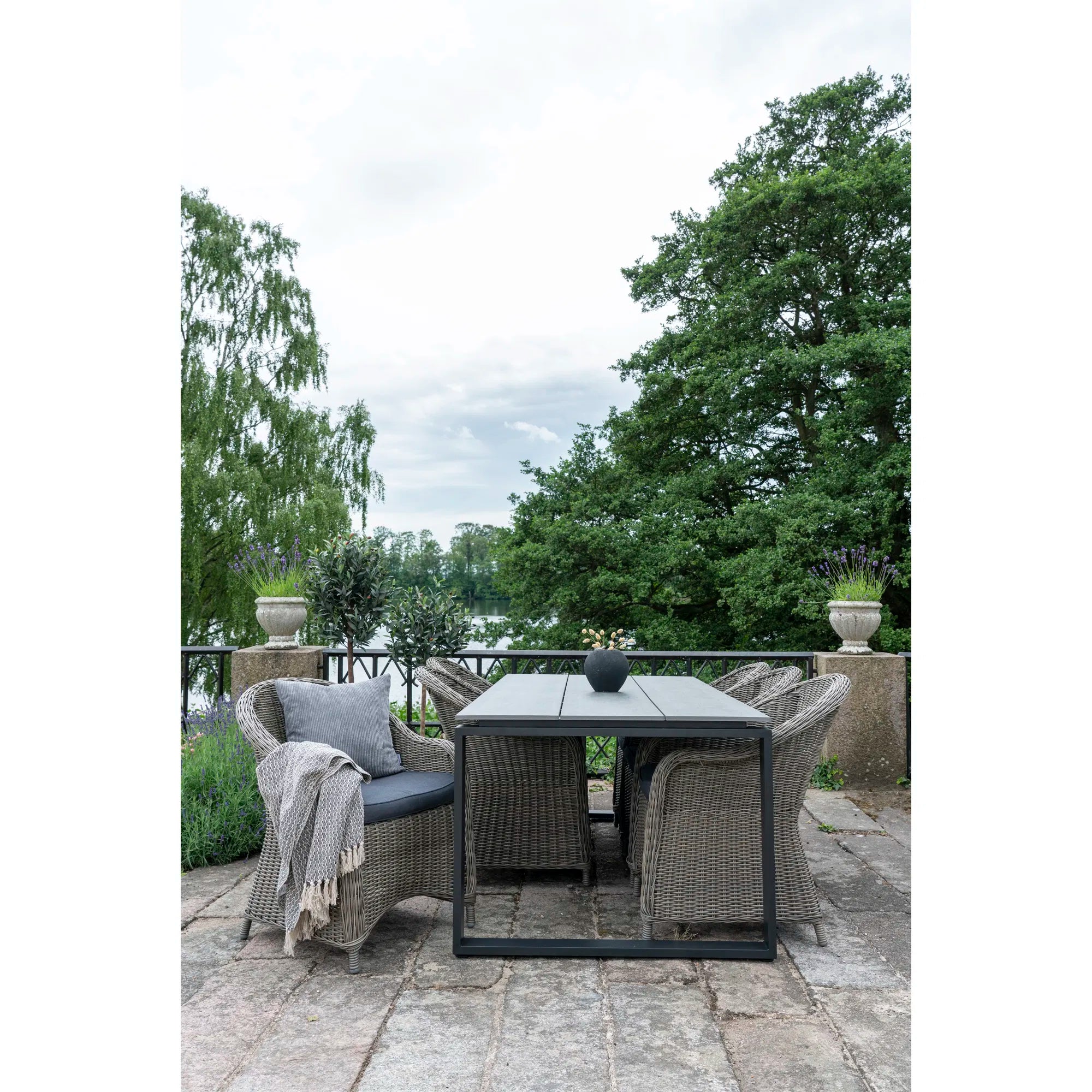 Robuster Garten Esstisch Emilio, 210x100cm, Nonwood & Aluminium, Modern, Wetterfest, Schwarz/Grau