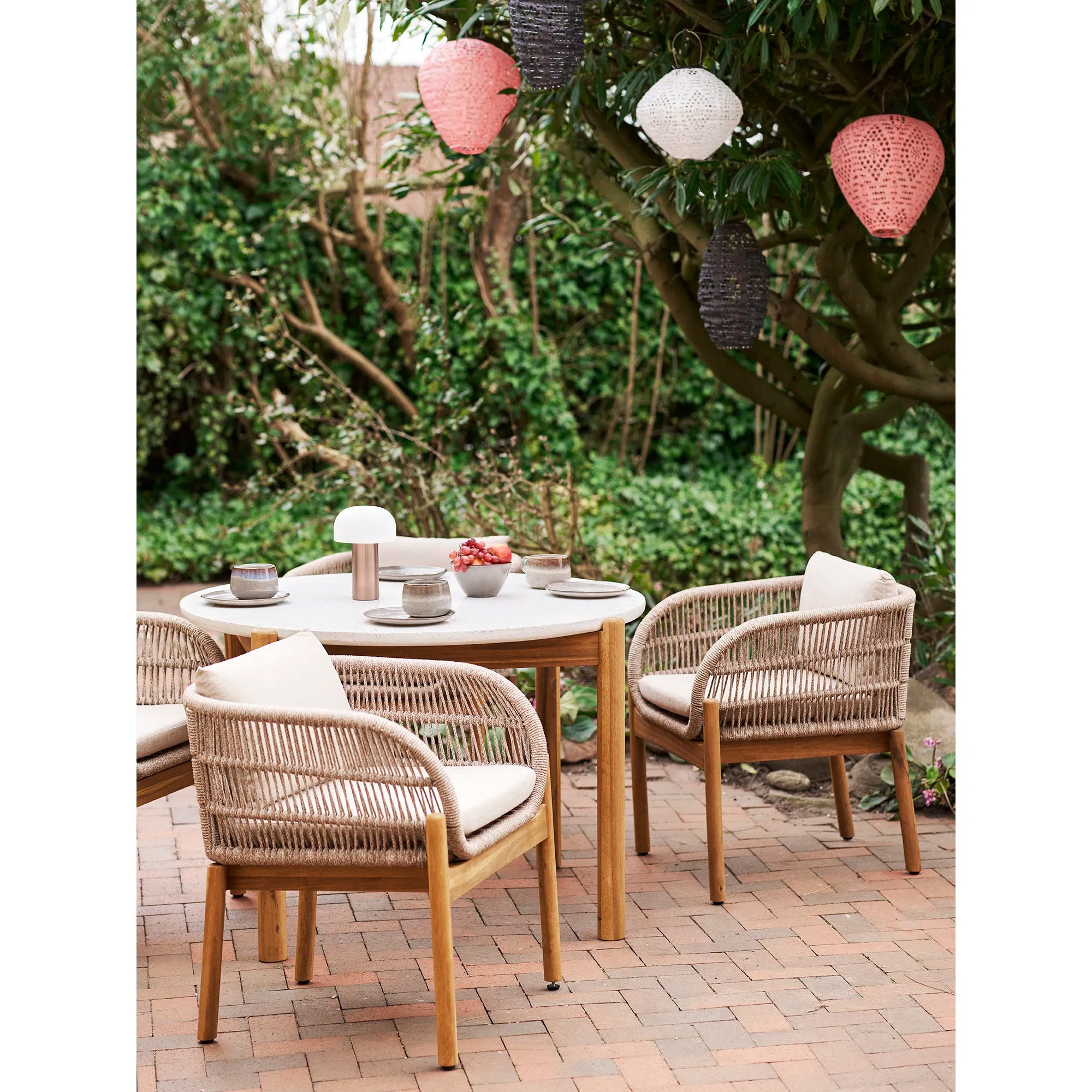 Eleganter Garten Esstisch Lisa: Akazie & Terrazzo – Natur/Weiß, Ø120 cm