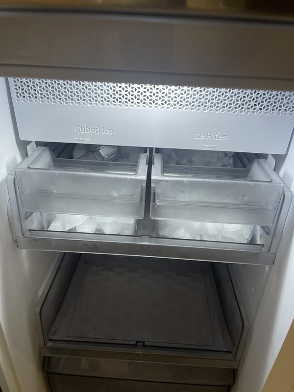 Intelligenter Samsung Family Hub+ French Door Kühlschrank mit AI Vision und Beverage Center