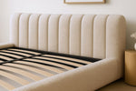 Lade das Bild in den Galerie-Viewer, Luxuriöses Selene Bouclé Polsterbett mit Stauraum – Modernes, Elegantes Designer-Bett
