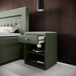 Lade das Bild in den Galerie-Viewer, Eleganter Designer Nachttisch Amy – Samtweiches Bouclé – Stilvolles Schlafzimmer-Highlight
