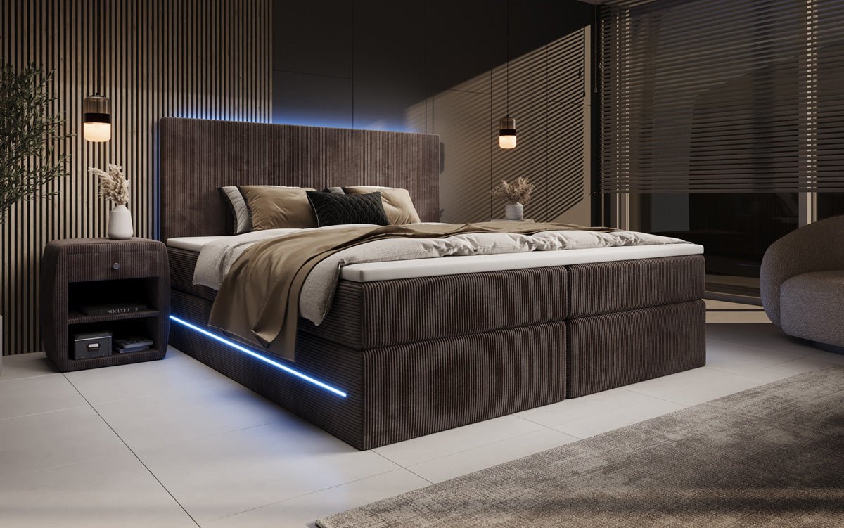 Luxuriöses Boxspringbett Voyage mit LED-Beleuchtung, Stauraum und Cord-Stoffbezug