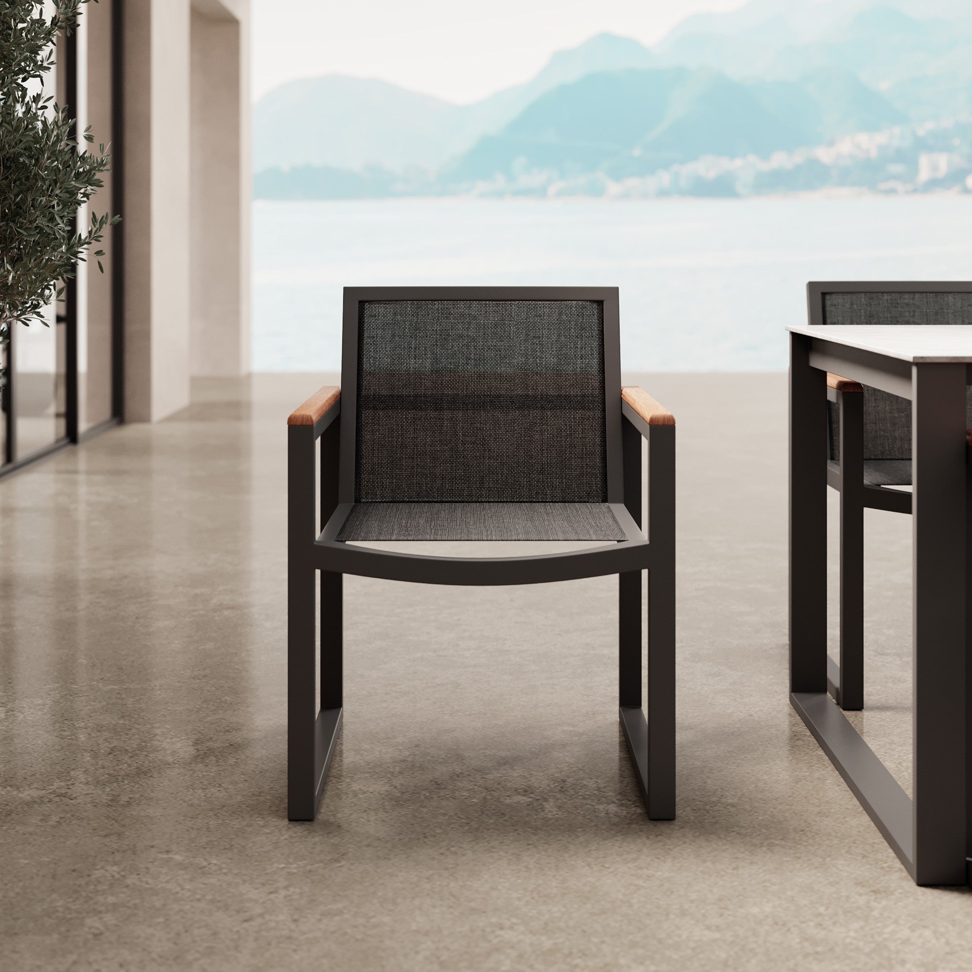Vayla Gartenstuhl mit Armlehnen: Elegantes Aluminium & Robustes Robinienholz für Außenbereich