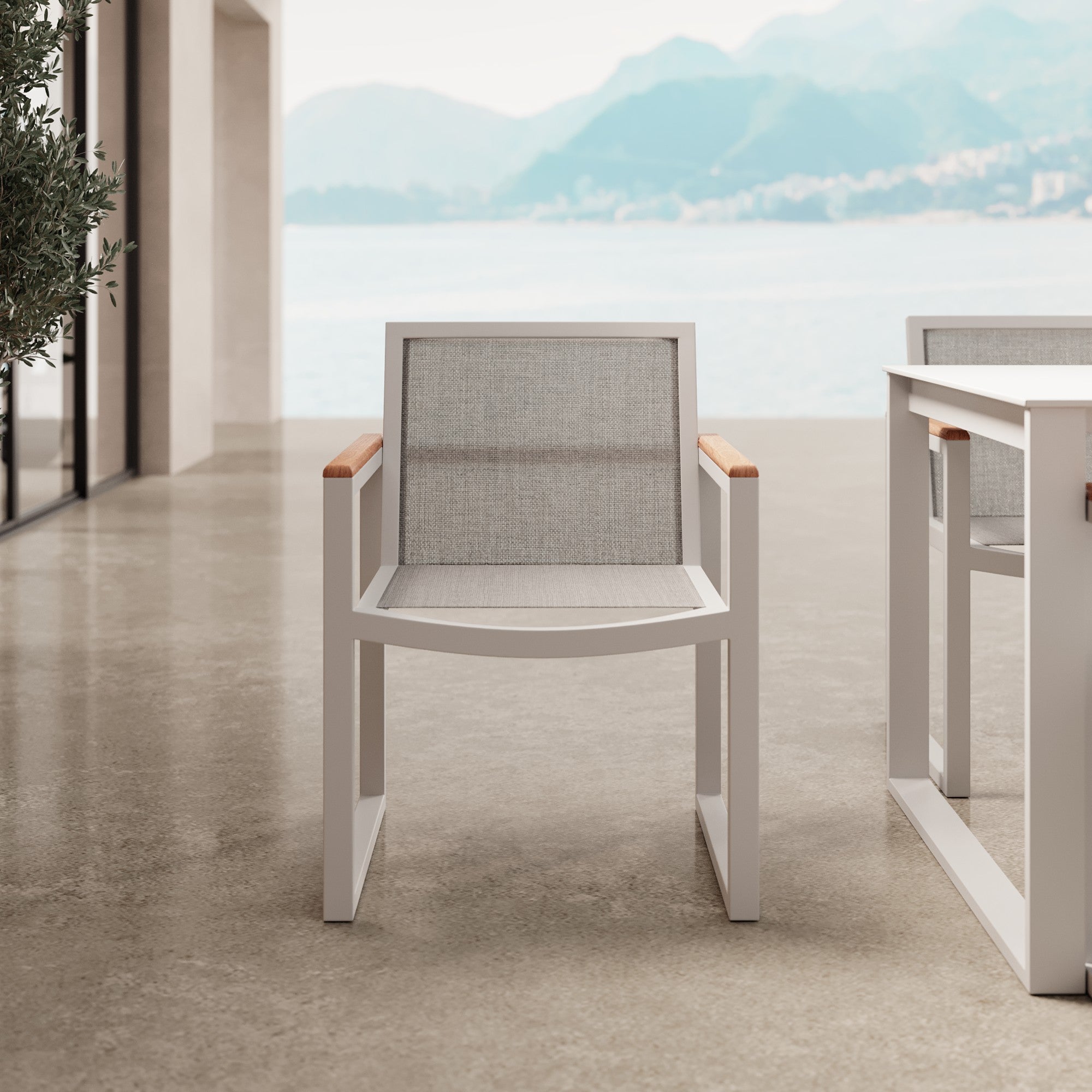 Vayla Gartenstuhl mit Armlehnen: Elegantes Aluminium & Robustes Robinienholz für Außenbereich