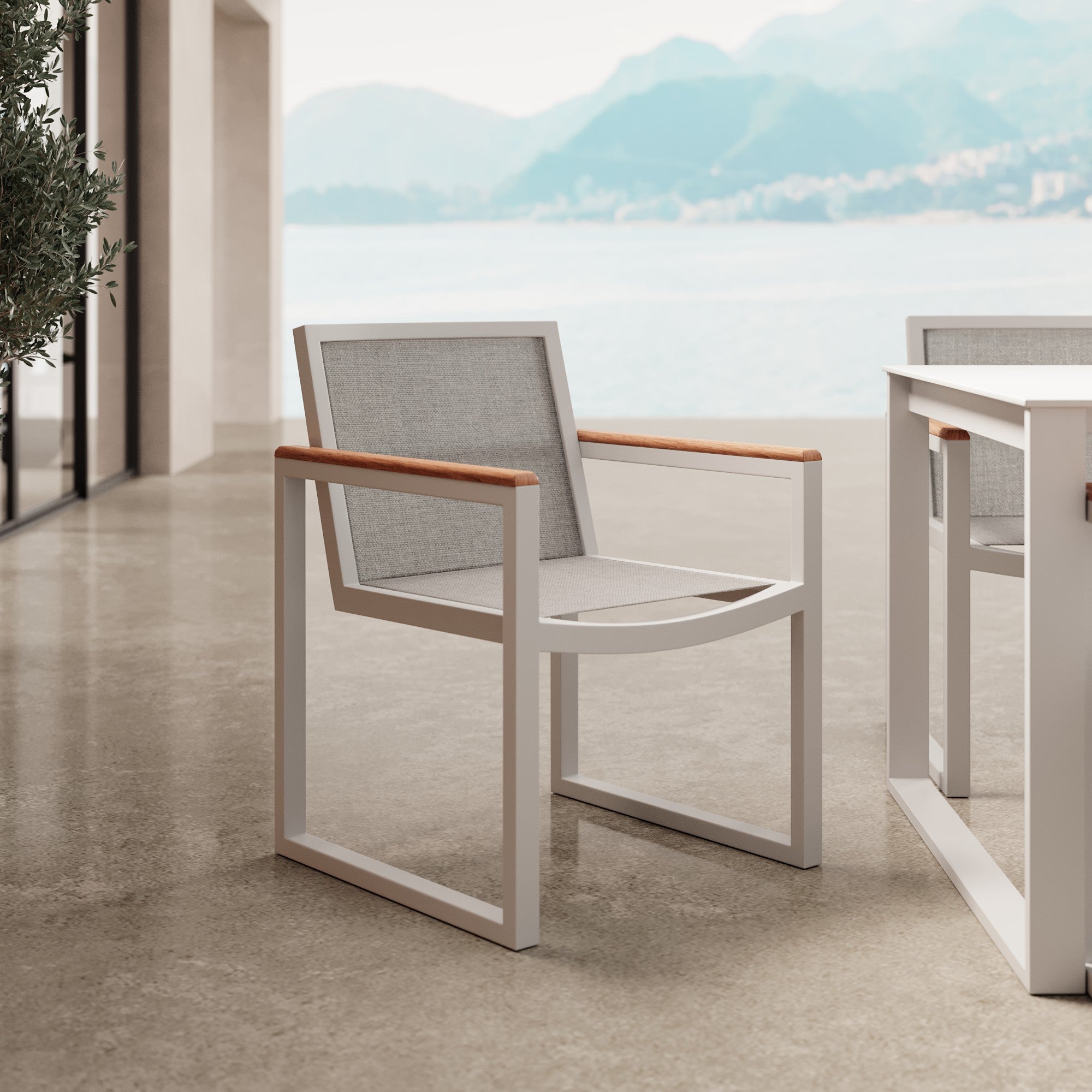 Luxuriöses 2er Set Vayla Gartenstuhl mit Armlehnen, Outdoor Aluminium Robinienholz, Aevora Kollektion