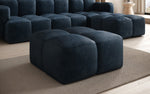 Lade das Bild in den Galerie-Viewer, Celly Samt Beistellhocker Pouf: Luxuriöser Komfort, Vielseitig &amp; Modernes Design
