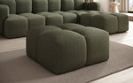 Lade das Bild in den Galerie-Viewer, Vielseitiger Celly Bouclé Beistellhocker: Moderner Samt-Pouf für stilvolles Wohnen und Komfort
