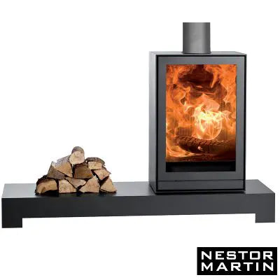 Eleganter Nestor Martin TQH 33 Holzofen mit Gusseisen-Interieur und 360°-Drehung