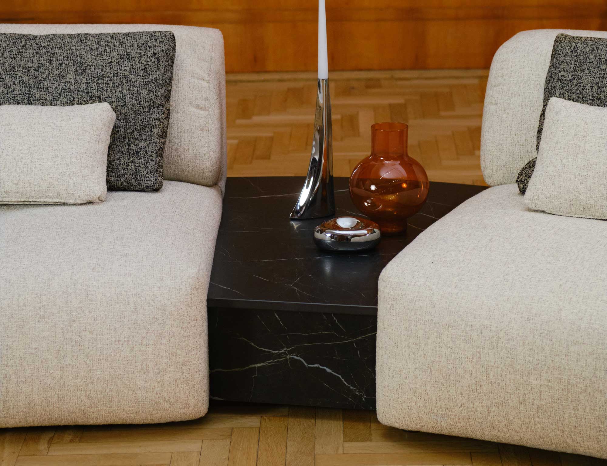 Luxuriöse Calm Bouclé Ecksofa Wohnlandschaft – Modulare Design Couch mit Hocker