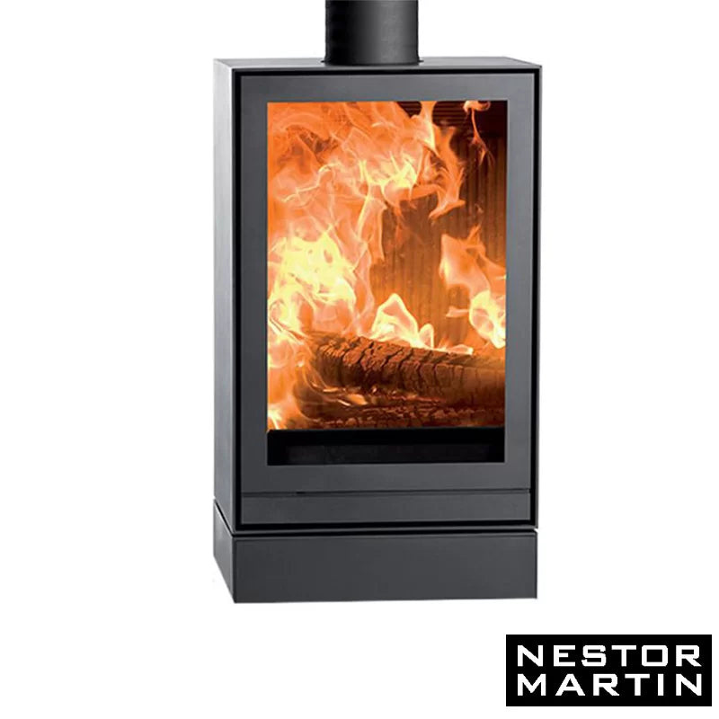 Eleganter Nestor Martin TQH 33 Holzofen mit Gusseisen-Interieur und 360°-Drehung