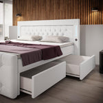 Lade das Bild in den Galerie-Viewer, Luxuriöses Boxspringbett Charme mit LED, USB, Stauraum, Komfort Matratze
