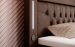Lade das Bild in den Galerie-Viewer, Luxus Boxspringbett Paradise: LED, USB, Samt-Designbett mit Füßen für Komfort
