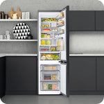Lade das Bild in den Galerie-Viewer, Samsung SpaceMax Kühl-Gefrierkombination AI Energy Mode, 390L, Schwarz, Metal Cooling
