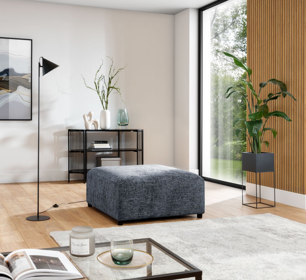 Eleganter Designer Beistellhocker Napoli: Samtiger Komfort für Ihr stilvolles Zuhause
