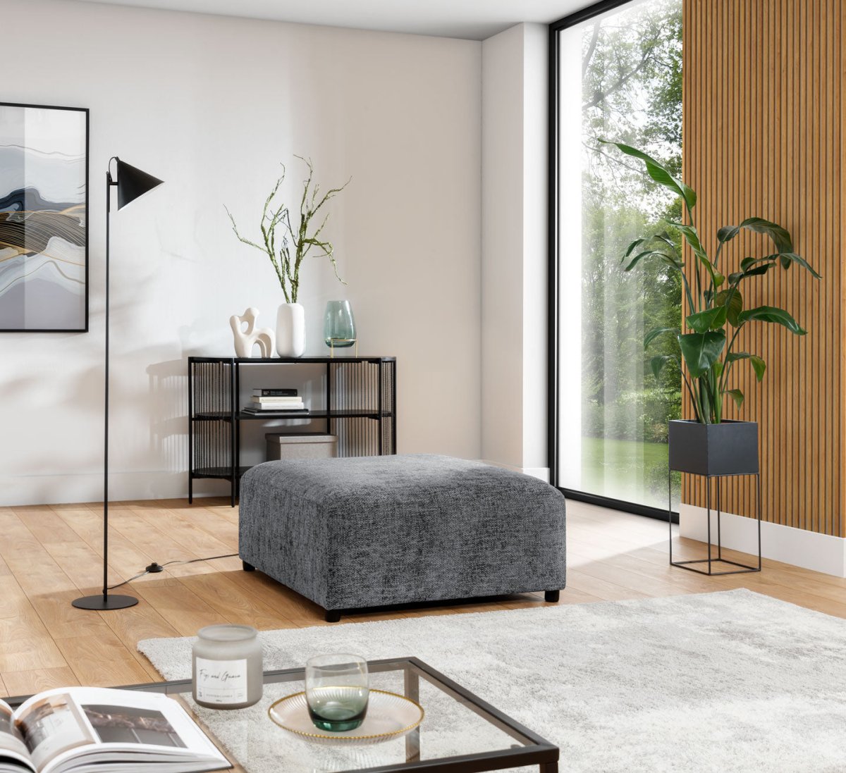 Eleganter Designer Beistellhocker Napoli: Samtiger Komfort für Ihr stilvolles Zuhause