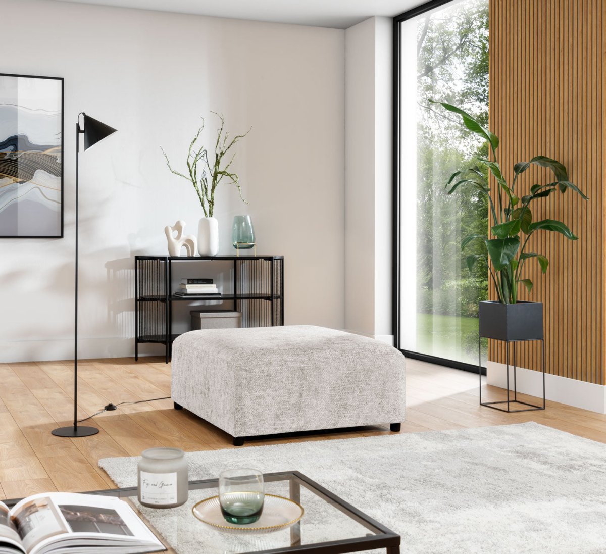 Eleganter Designer Beistellhocker Napoli: Samtiger Komfort für Ihr stilvolles Zuhause