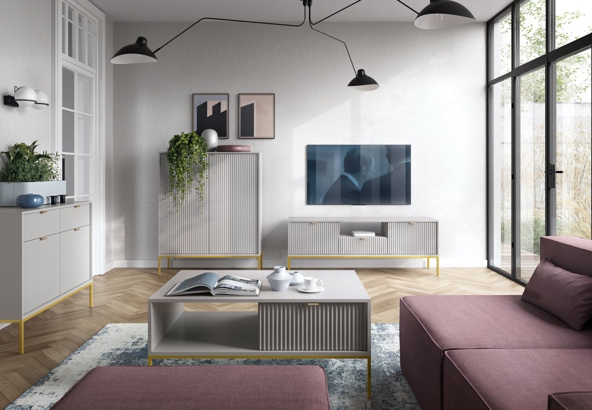 Luxuriöser Designer Couchtisch Verilo: Glasplatte und Robustes Metallgestell