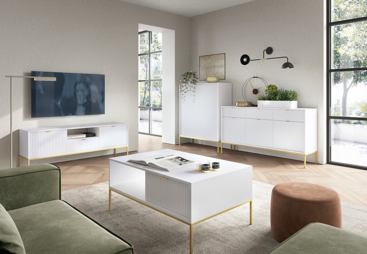 Luxuriöser Designer Couchtisch Verilo: Glasplatte und Robustes Metallgestell