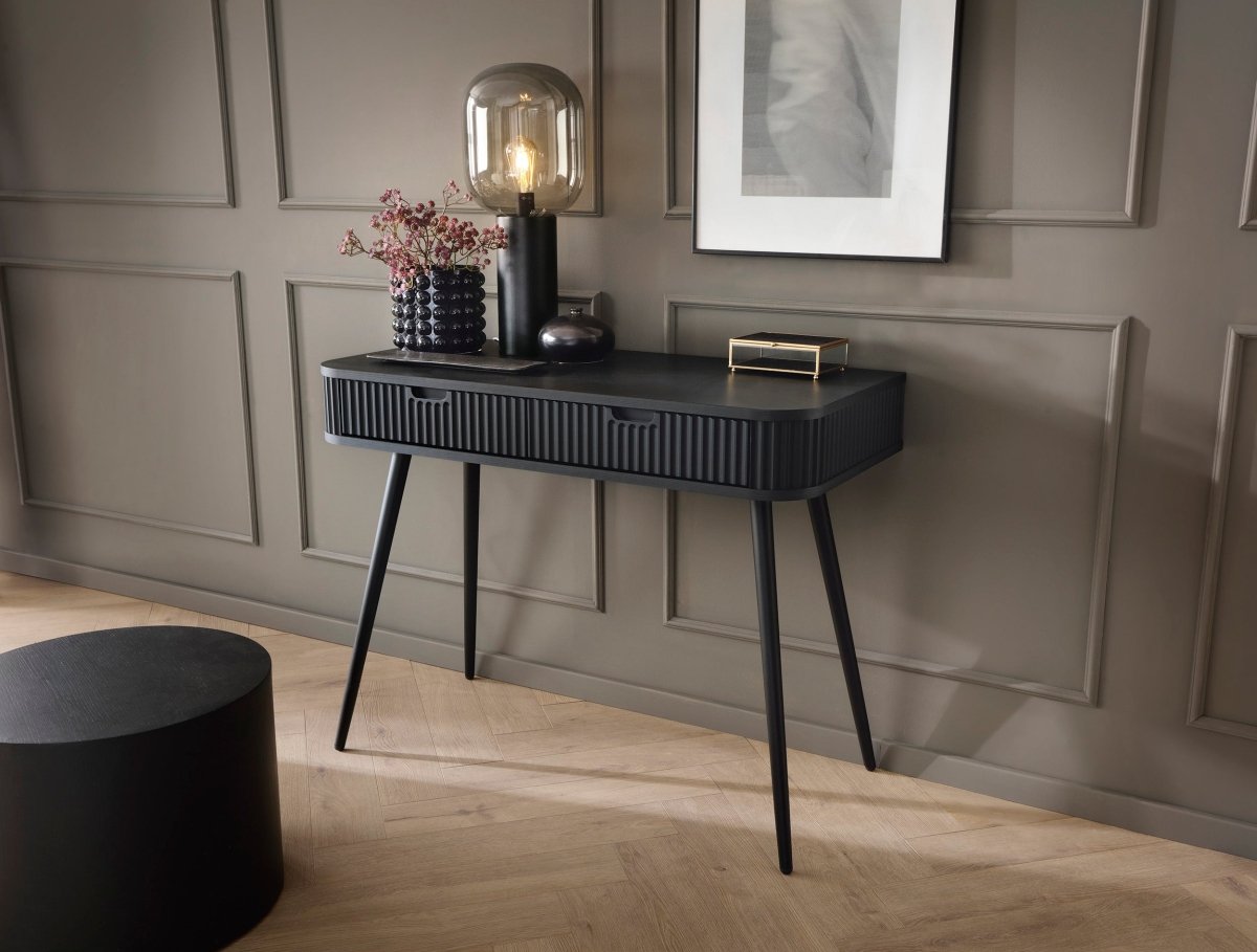 Elegante Zelo III Designer Kommode: Hochglanz, Stauraum, stabile Metallfüße