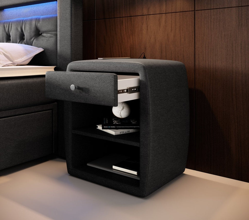 Luxuriöser Designer Nachttisch Amalia mit USB-Anschluss, Stoffbezug, Modernes Schlafzimmer Möbel