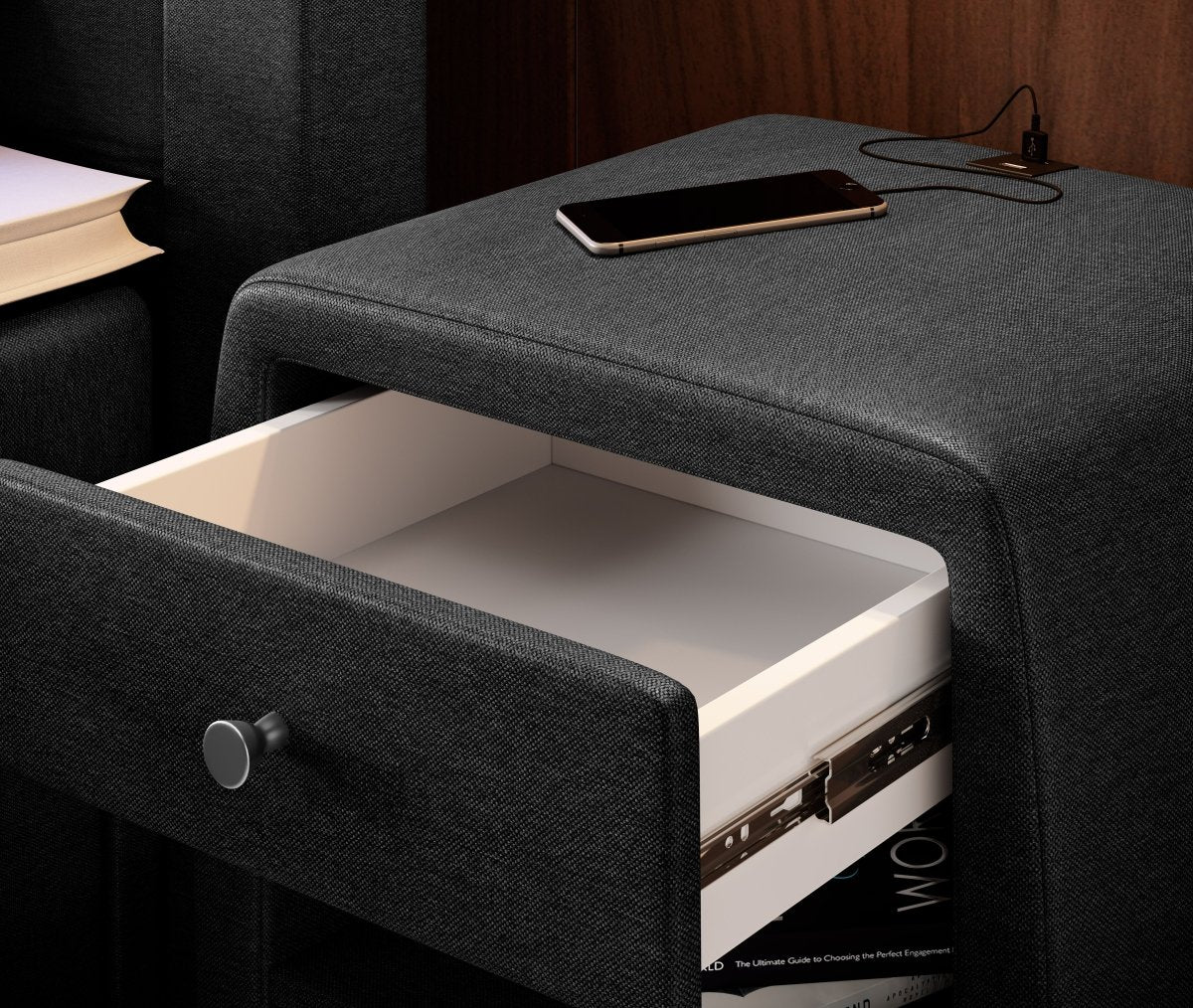 Luxuriöser Designer Nachttisch Amalia mit USB-Anschluss, Stoffbezug, Modernes Schlafzimmer Möbel