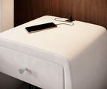 Lade das Bild in den Galerie-Viewer, Eleganter Samt Designer Nachttisch Lilly mit USB-Ladefunktion – Stilvoll &amp; Praktisch
