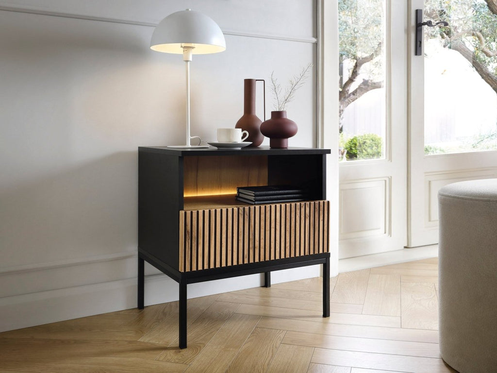 Eleganter Designer Nachttisch Nayra mit integrierter LED-Beleuchtung für Ihr Schlafzimmer