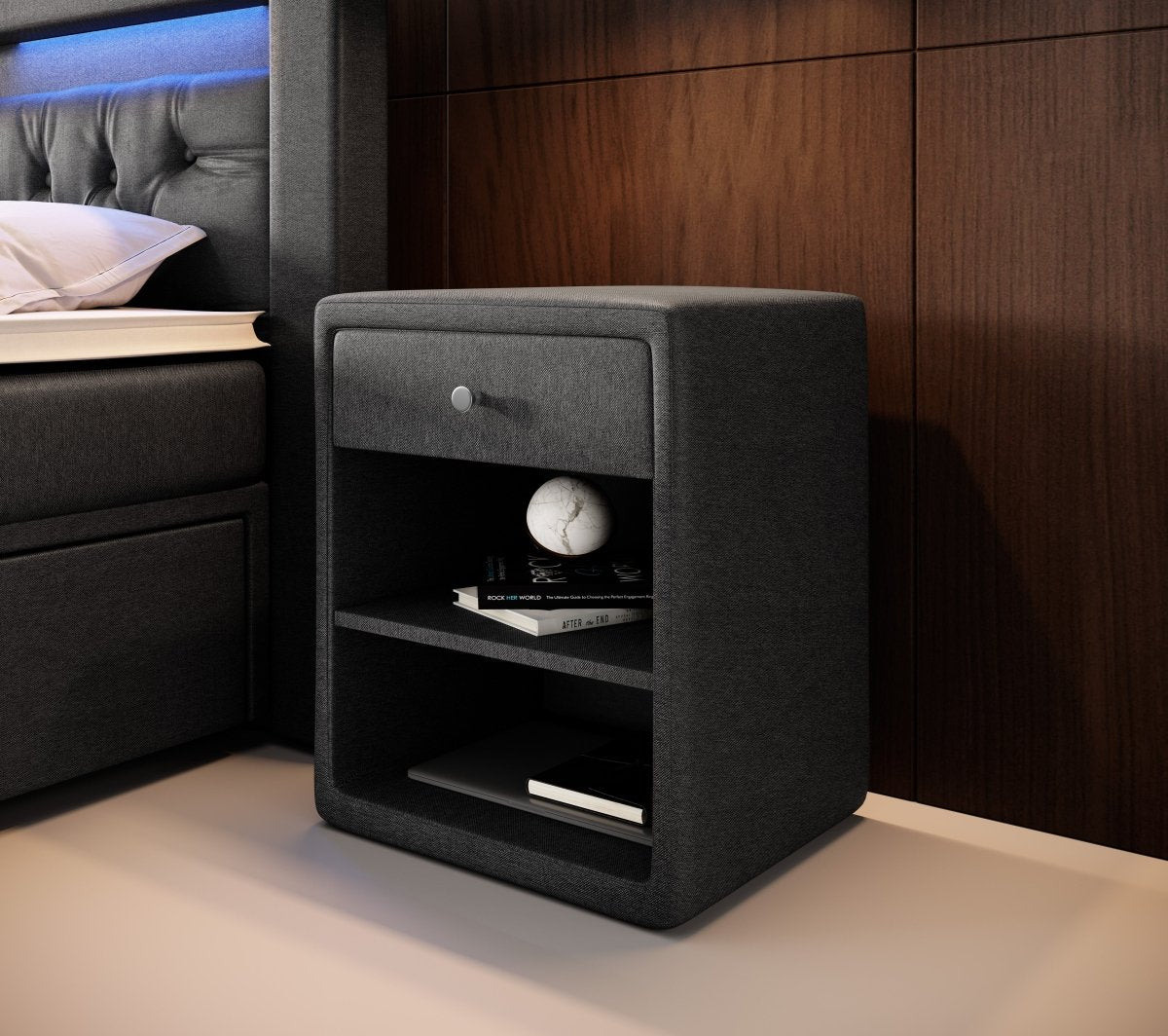 Eleganter Designer Nachttisch Nira aus Stoff für modernes Schlafzimmer