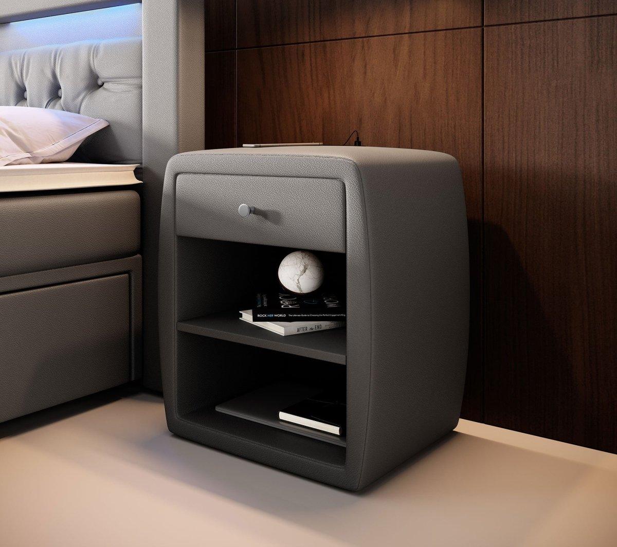 Tavira Designer-Nachttisch aus Kunstleder mit USB-Anschluss für Boxspringbetten