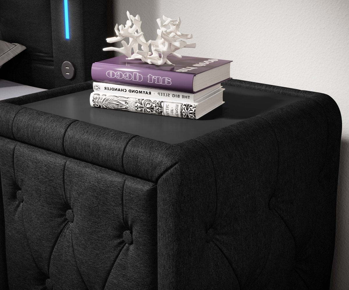 Eleganter Designer Nachttisch Tria aus Stoff – Modernes Schlafzimmer Nachtkästchen