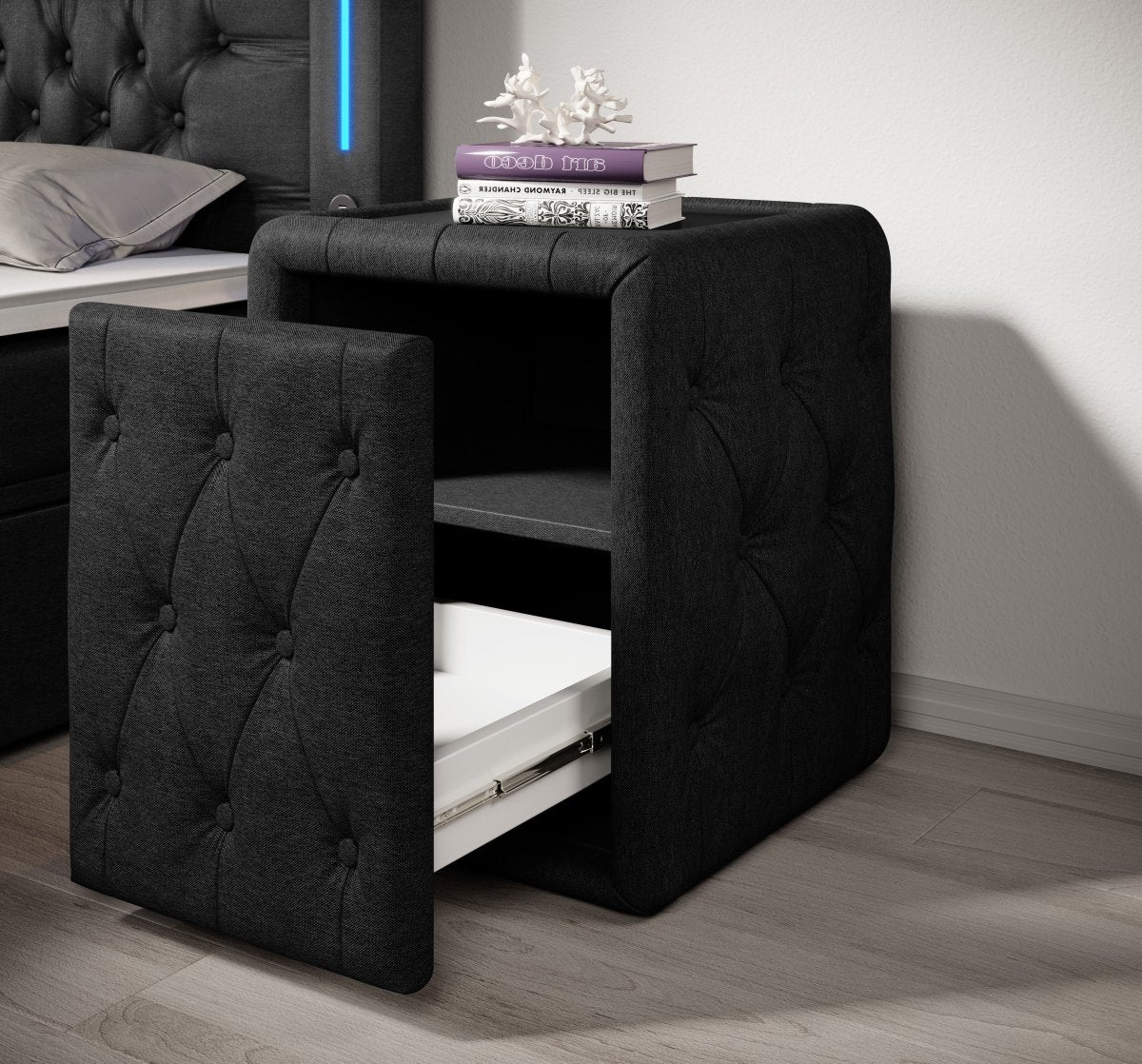 Eleganter Designer Nachttisch Tria aus Stoff – Modernes Schlafzimmer Nachtkästchen