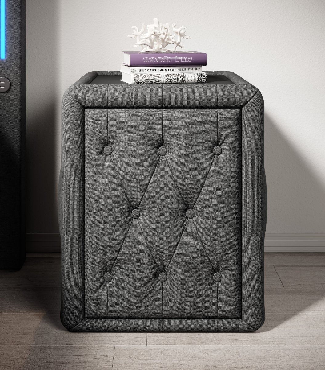Eleganter Designer Nachttisch Tria aus Stoff – Modernes Schlafzimmer Nachtkästchen