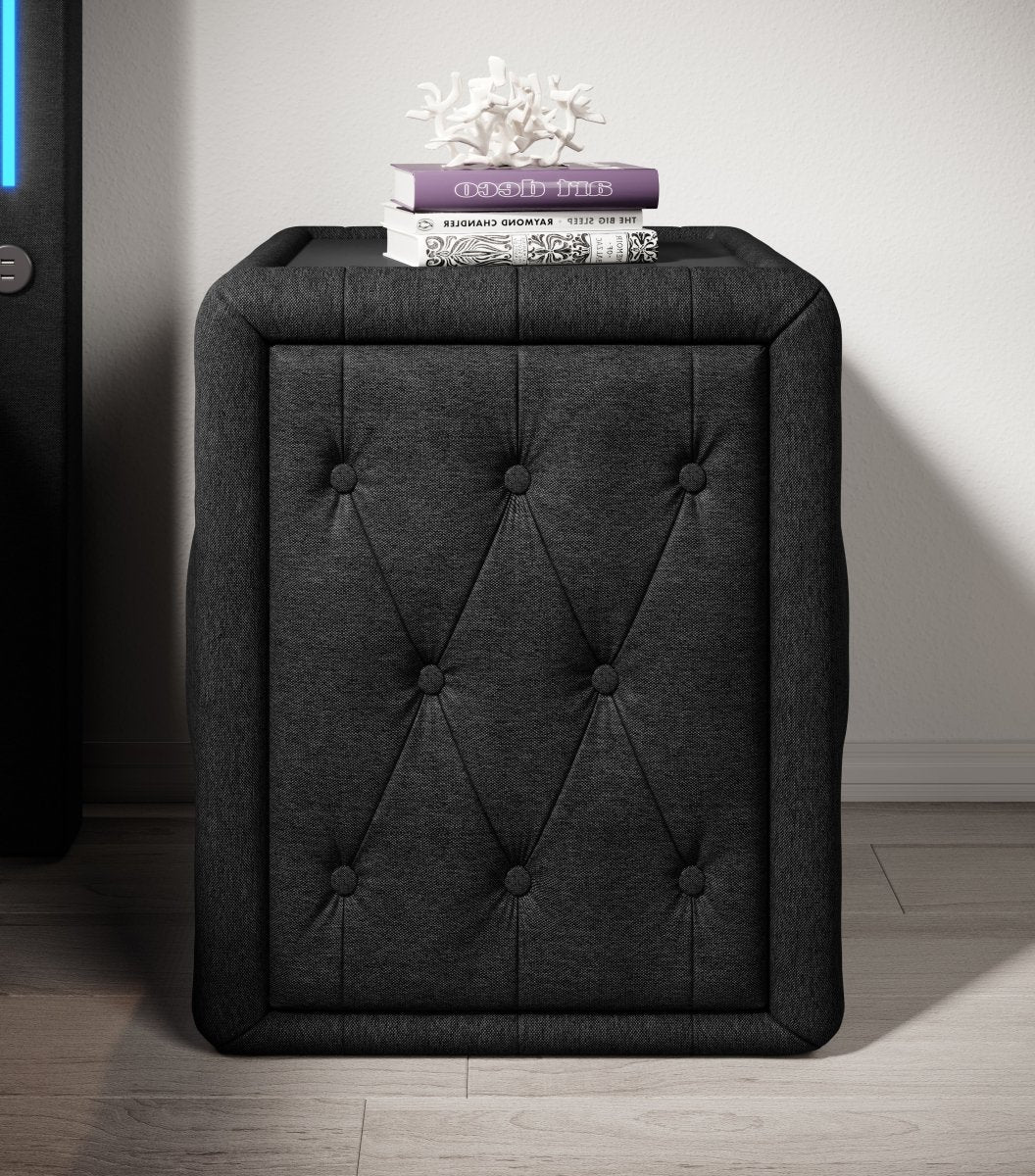 Eleganter Designer Nachttisch Tria aus Stoff – Modernes Schlafzimmer Nachtkästchen
