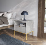 Lade das Bild in den Galerie-Viewer, Eleganter Designer Nachttisch Verilo: Luxuriöser Stauraum für Ihr Schlafzimmer
