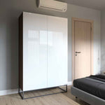 Lade das Bild in den Galerie-Viewer, Eleganter Alinora Designer Kleiderschrank: Geräumiger Hochglanz Stauraum für Ihr Zuhause
