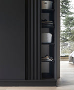 Lade das Bild in den Galerie-Viewer, Eleganter Designer Kleiderschrank Beatrix: Stilvolle Aufbewahrung für Ihr modernes Schlafzimmer
